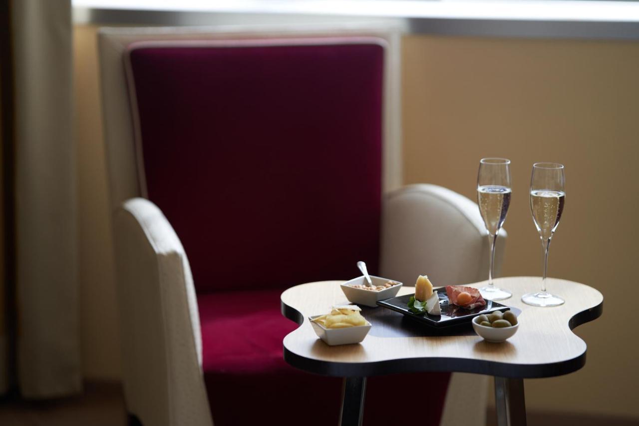 Una Hotels Malpensa Cerro Lago Maggiore Eksteriør billede