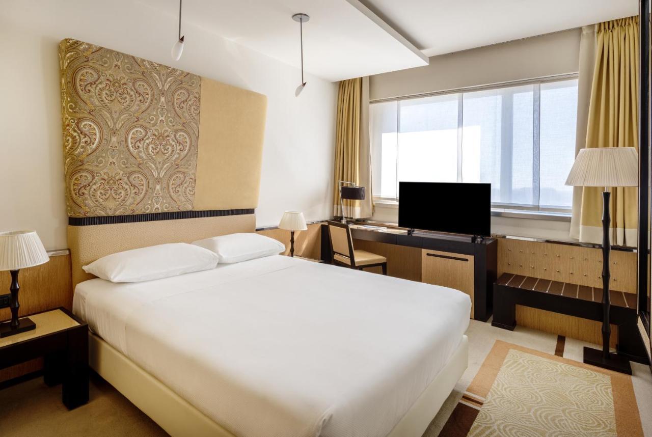 Una Hotels Malpensa Cerro Lago Maggiore Eksteriør billede